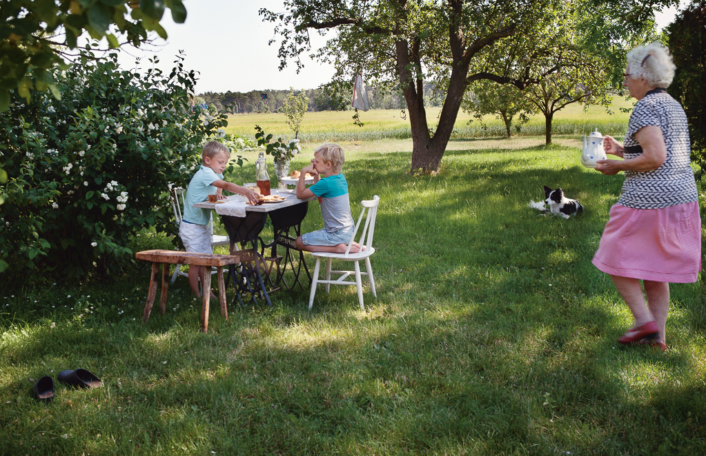 kids eating fotograf Gotland Linnea Ronström
